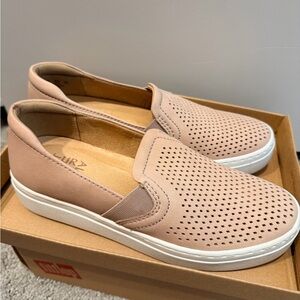 Naturalizer Tan Slip-On Sneakers